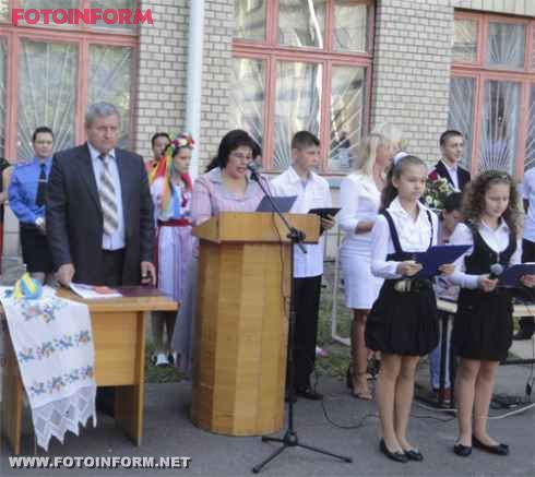 Працівники кіровоградської міліції привітали школярів із Днем знань (фото)